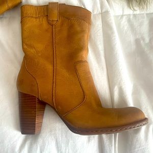 Born brand 8 cowgirl leather bootie